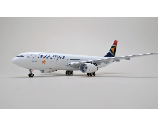 SOUTH AFRICAN AIRLINES SA Die cast Model Airbus A330-200 ZS-XZS 15cm Box