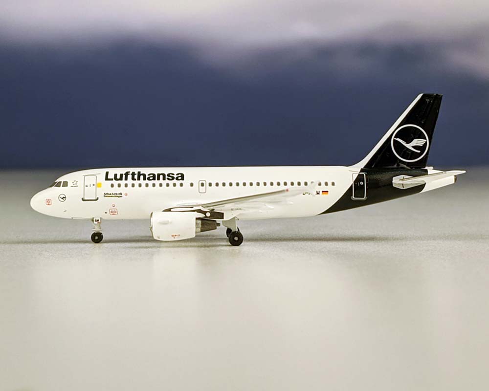 www.JetCollector.com: Lufthansa A319 New Colors D-AILW 1:400 Scale