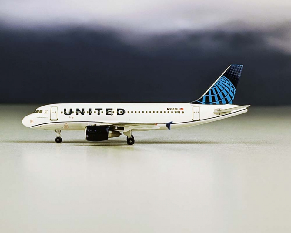 www.JetCollector.com: United Airlines new colors A319 N876UA 1:400