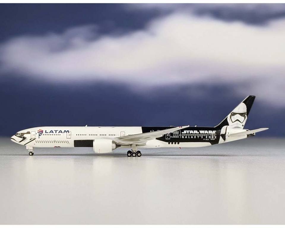 最終値下げ　1/200 LATAM B777-300ER PT-MUA www.JetCollector.com: Latam B777-300ER Special Livery PT-MUA 1:400