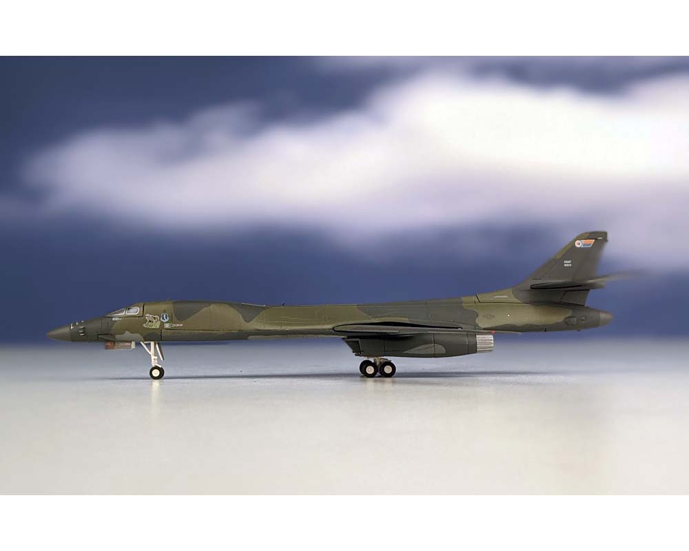 Rockwell B-1B Lancer USAF Wolfhound 46th BS, #86-0114 1:200 Herpa HE5707