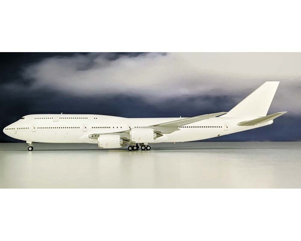 Blank White Boeing B747-8i w/stand 1:200 Scale JC Wings JC2WHT169