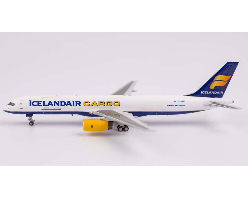 www.JetCollector.com: Icelandair Cargo Boeing B757-200F N913AW 1