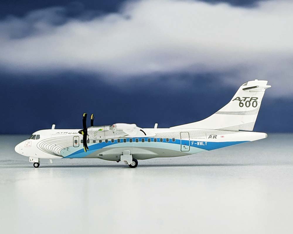 www.JetCollector.com: ATR 42 House Livery w/Stand F-WWLY 1:200