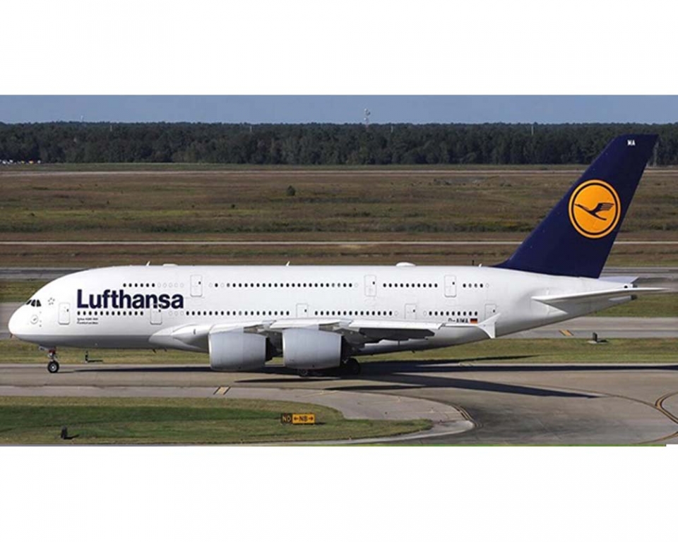 www.JetCollector.com: Lufthansa A380 D-AIMA w/detachable gear 1