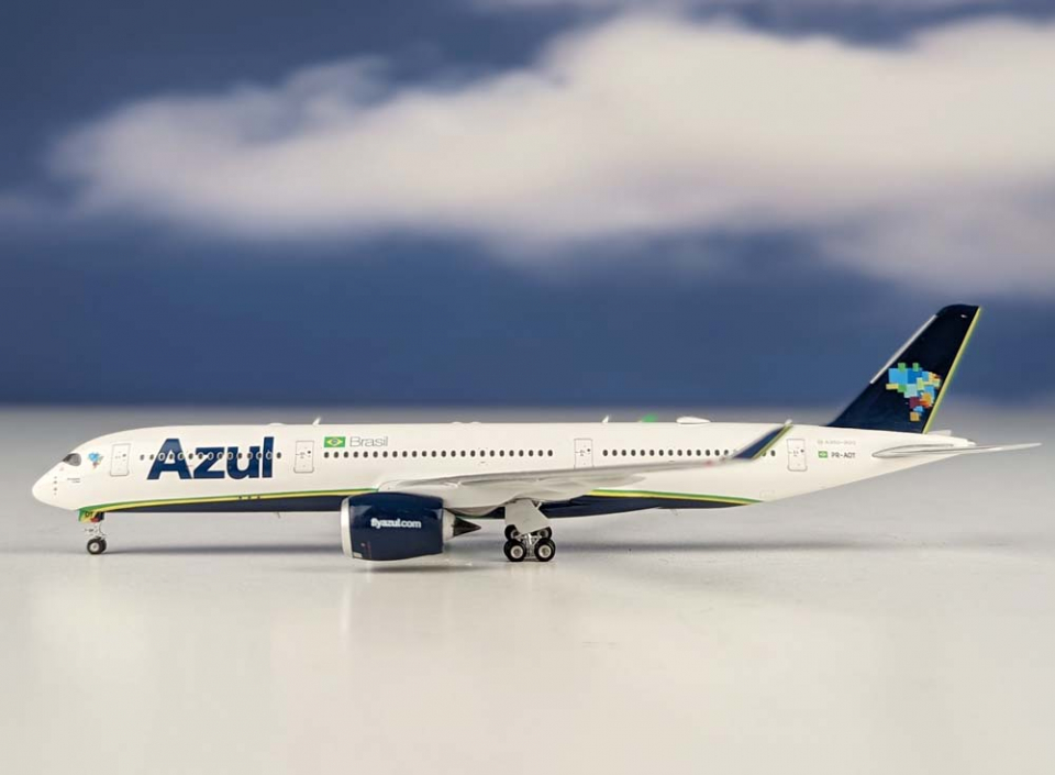 www.JetCollector.com: Azul A350-900 PR-AOY 1:400 Scale Phoenix PH11775