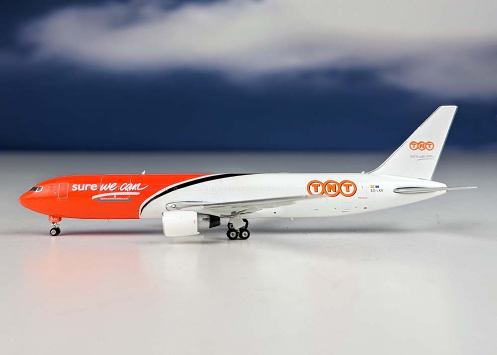 Phoenix for DHL Boeing B767-300ER G-DHLG Load 1/400 Plane Model Plane