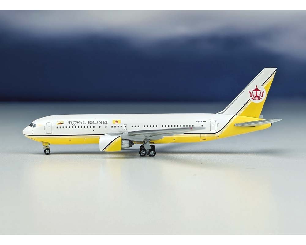 www.JetCollector.com: Royal Brunei B767-200 V8-MHB 1:400 Scale