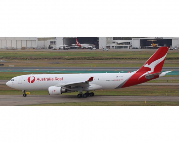 Qantas Freight A330-200P2F VH-EBF 1:200 Scale JC Wings JC2QFA0445