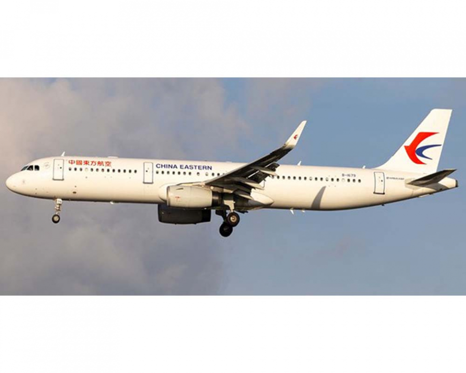 www.JetCollector.com: China Eastern A321 B-1679 w/stand 1:200