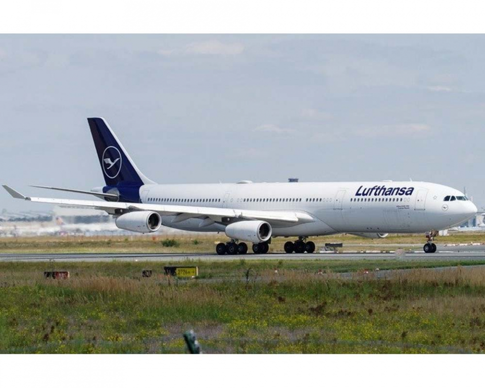 www.JetCollector.com: Lufthansa A340-300 D-AIGU 1:400 Scale