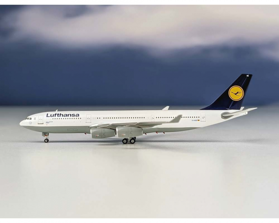 www.JetCollector.com: Lufthansa A340-200 D-AIBE 1:400 Scale