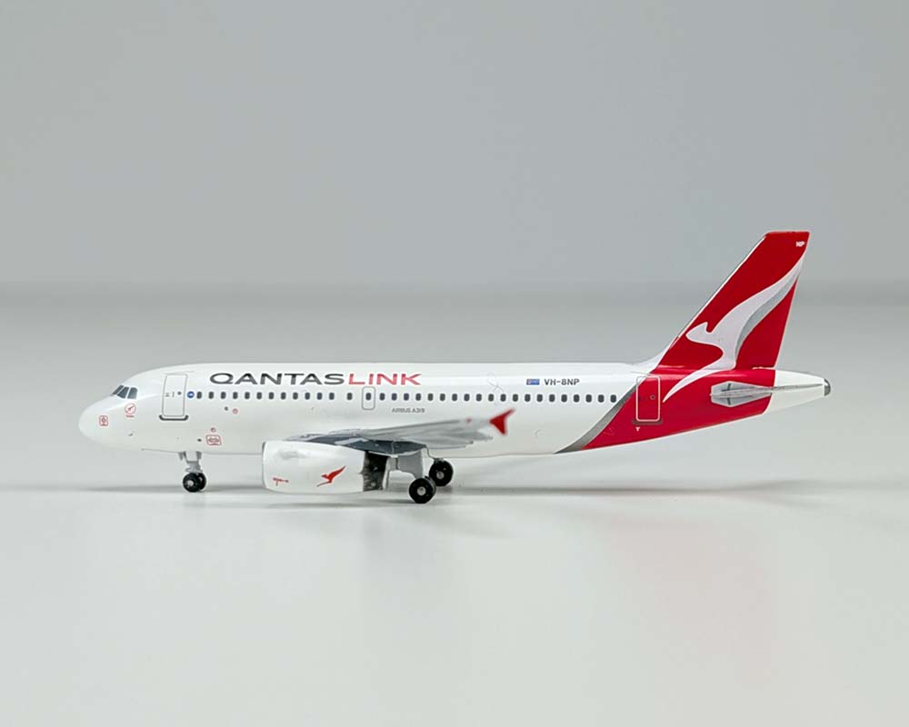 www.JetCollector.com: Qantaslink A319 VH-8NP 1:400 Scale