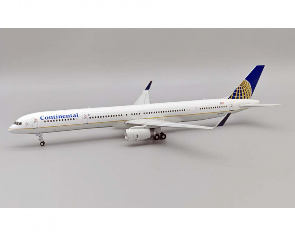 www.JetCollector.com: Continental Airlines B757-300 w/stand N57857