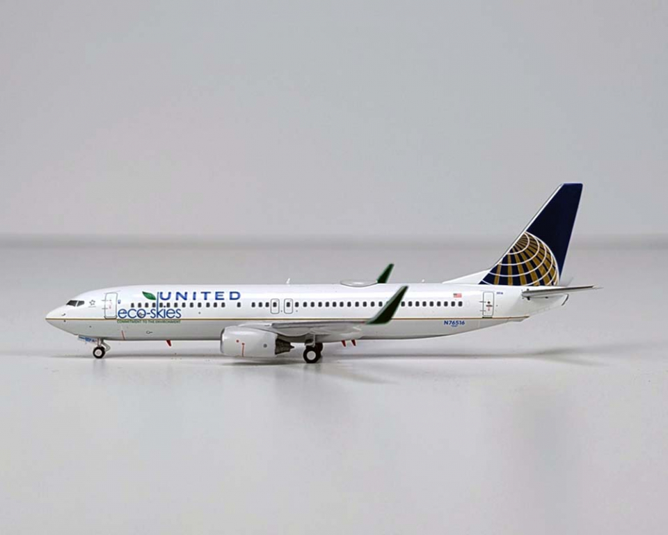 Authentic Models モビール（Flight） www.JetCollector.com: United Airlines Eco Skies B737-800 N76516 1