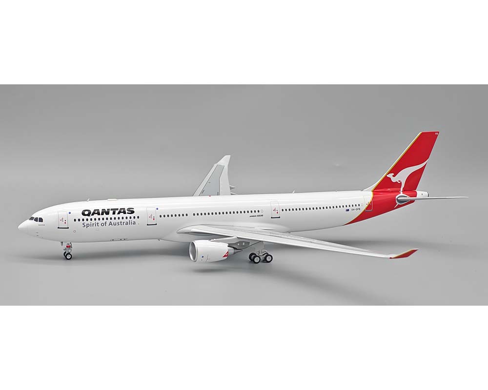 Qantas A330-300 w/stand VH-QPB 1:200 Scale Inflight IF333QF1025