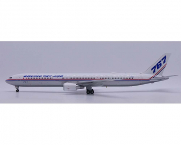 Boeing B767-400ER polished house colors, flaps down, w/stand N76400 1:200 Scale JC Wings LH2496A