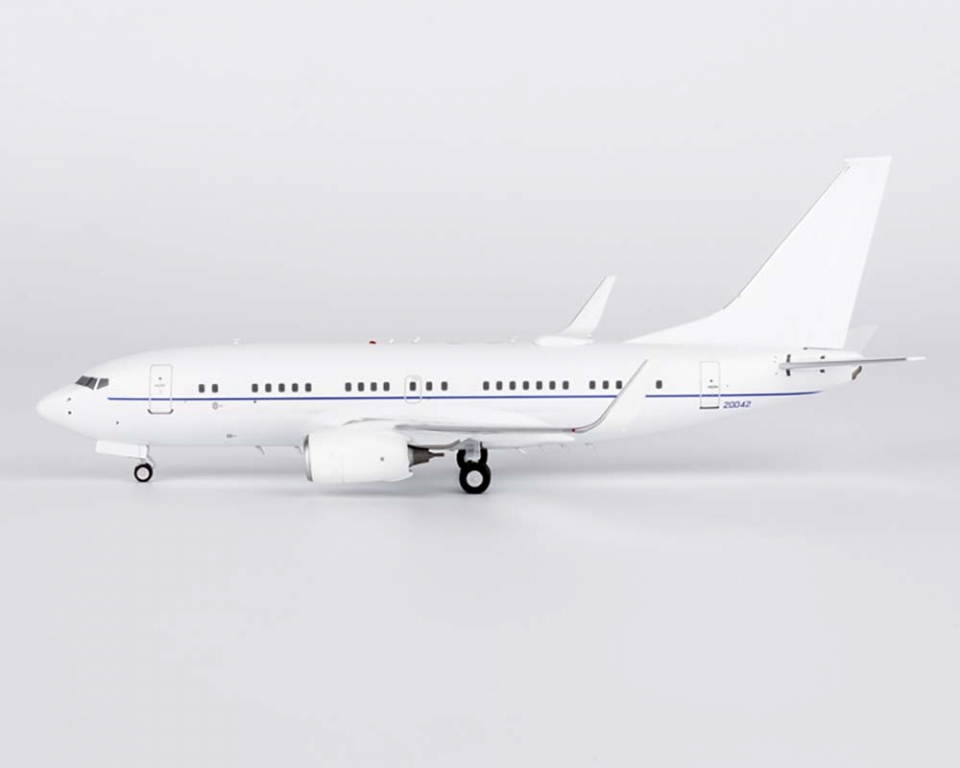 www.JetCollector.com: USAF C-40B (737-700 BBJ) white fuselage 02