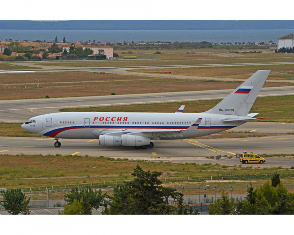 www.JetCollector.com: Rossiya SLO IL-96-300 RA-96023 1:400 Scale