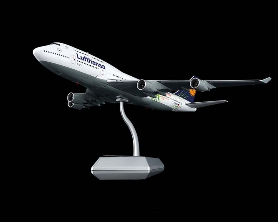 www.JetCollector.com: Lufthansa B747-400 D-ABVK 1:200 Scale SQ