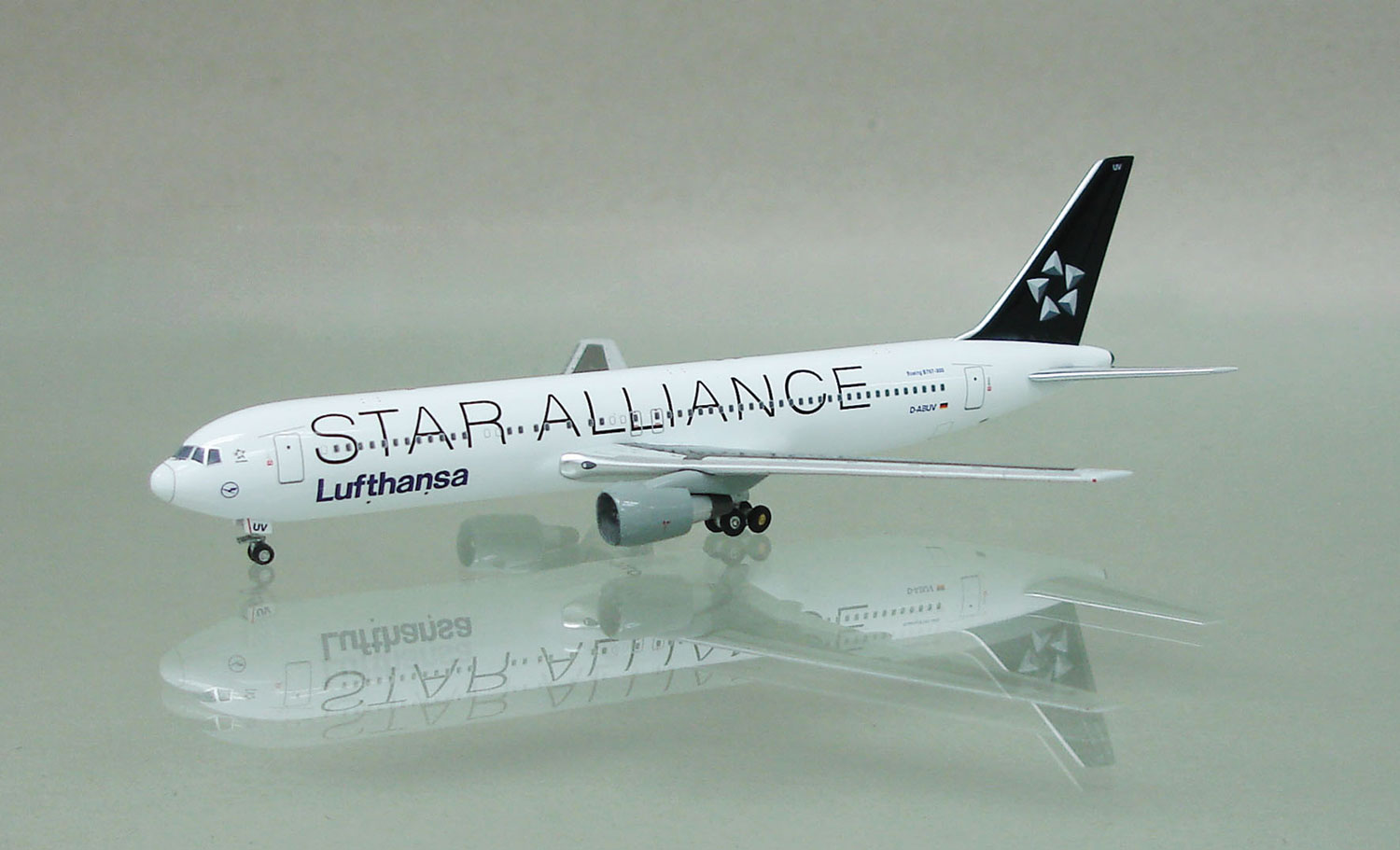 www.JetCollector.com: Lufthansa B767-3Z9/ER Star Alliance D-ABUV
