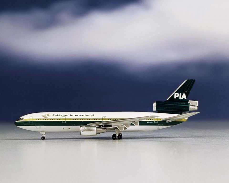 www.JetCollector.com: Pakistan International DC-10-30 AP-AXE 1:400