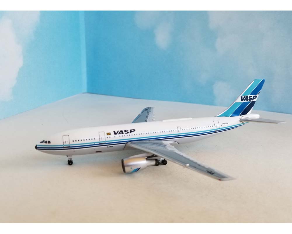 www.JetCollector.com: Vasp Airbus A300 PP-SNL 1:400 Scale