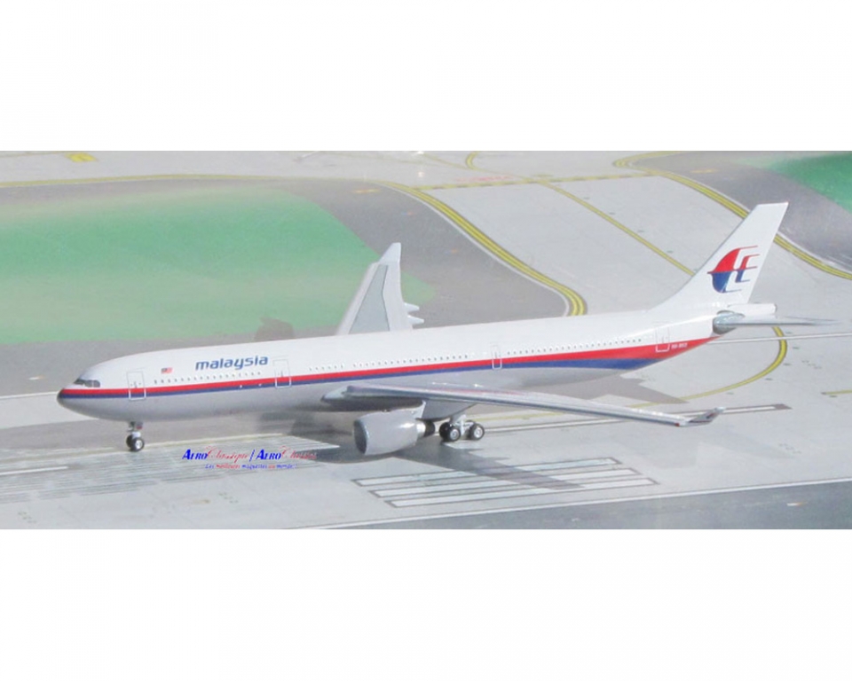 www.JetCollector.com: Malaysia Airlines A330-300 9M-MKE 1:400