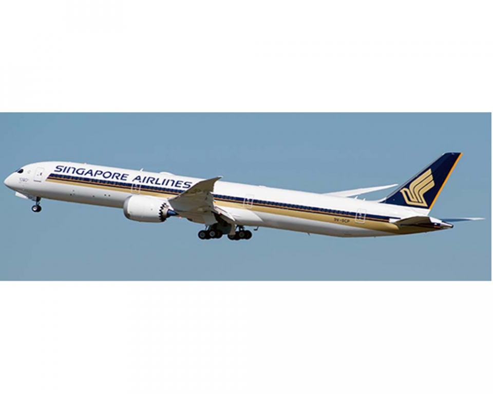www.JetCollector.com: Singapore Airlines B787-10 1000th 787, flaps