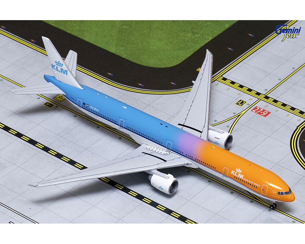 Новые модели самолетов. Модель самолета Боинг 777. Боинг 777 КЛМ. Боинг 777 КЛМ Orange. Боинг 777-300 модель.