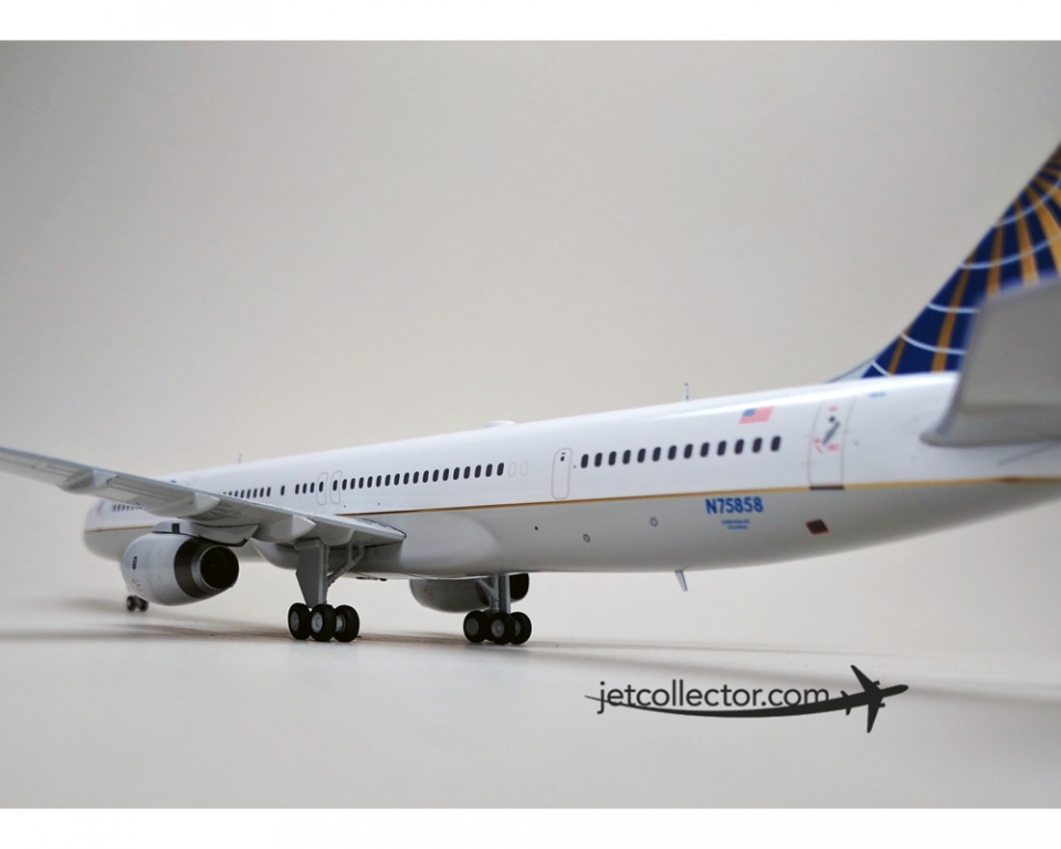 www.JetCollector.com: GEMINIJETS United B757-300(W) N75858 1:200