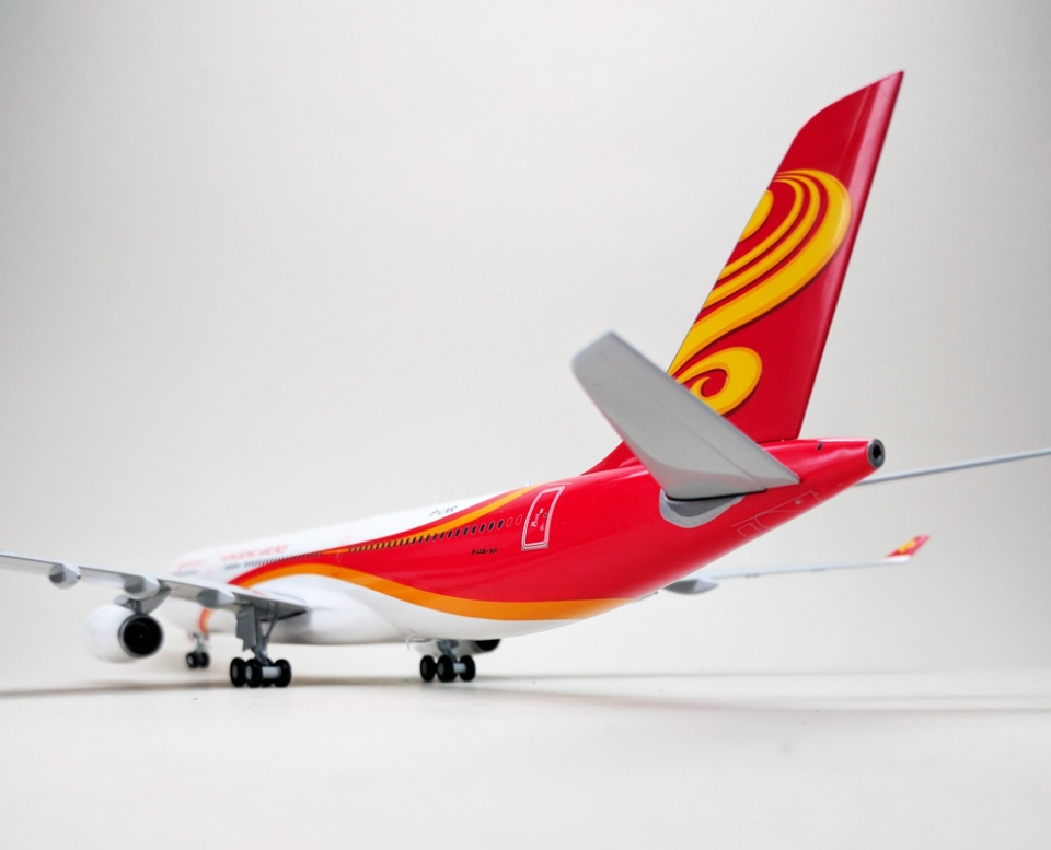 www.JetCollector.com: HONG KONG AIRLINES A330-300 B-LNR w/Stand