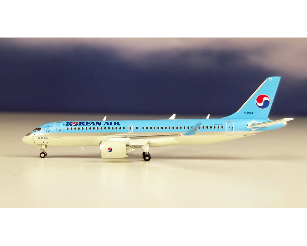 JC WINGS KOREAN AIRLINES CS-300 W/STAND HL8092 1:200 Scale PX2KAL194