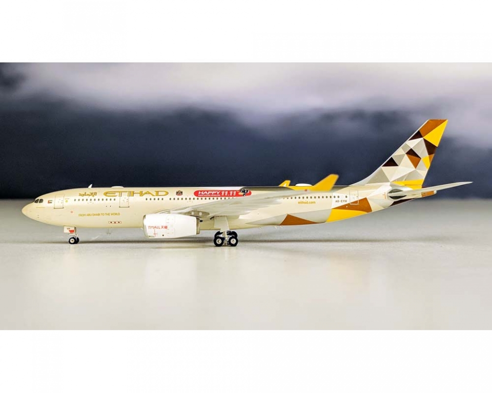 www.JetCollector.com: PHOENIX ETIHAD A330-200 TMALL A6-EYH 1:400