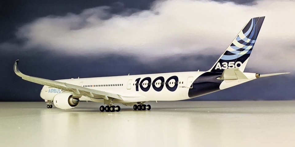 JC WINGS LH2087A 1/200 AIRBUS A350-1000 F-WLXV FLAPS DOWN CARBON LIVERY W/STAND 