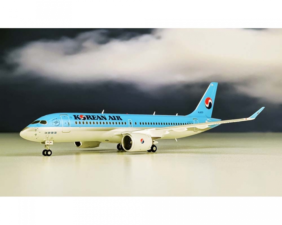 www.JetCollector.com: JC WINGS Korean Air Bombardier CS300 HL8313