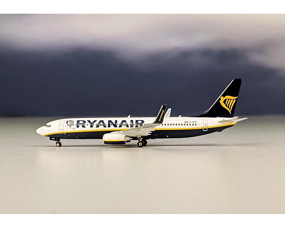 www.JetCollector.com: PHOENIX RYANAIR B737-800 EI-GXN 1:400 Scale