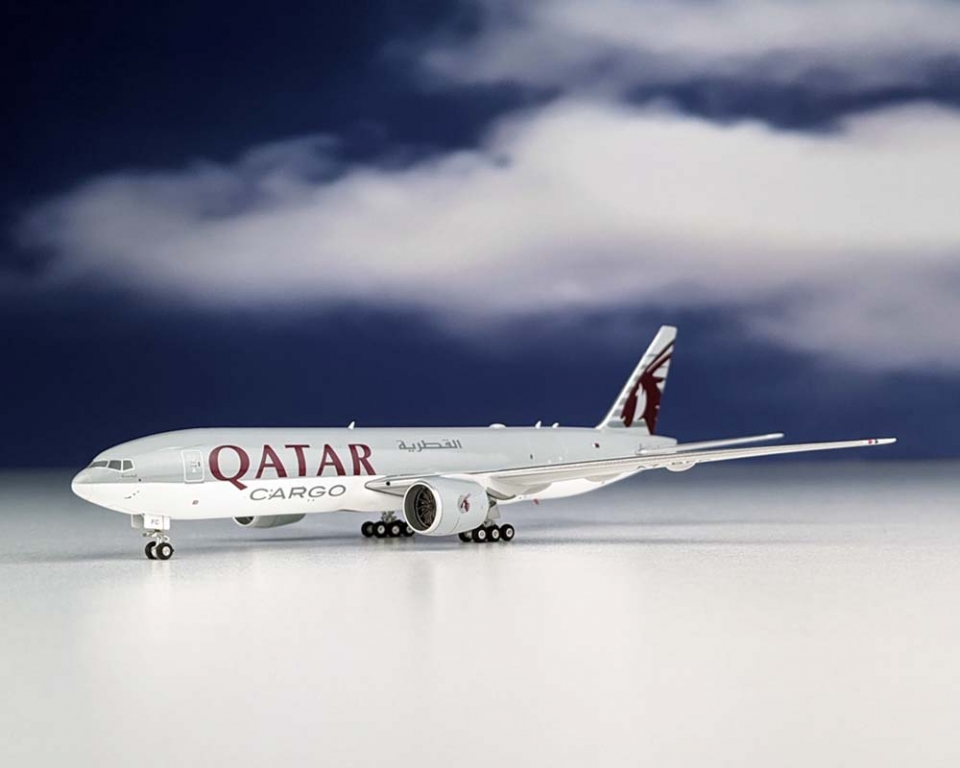 www.JetCollector.com: PHOENIX QATAR CARGO B777-200LR A7-BFC 1:400