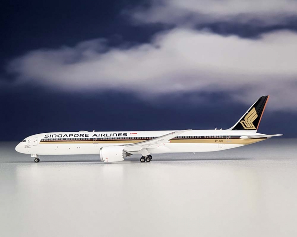 www.JetCollector.com: PHOENIX SINGAPORE B787-10 1000th 787 9V-SVP