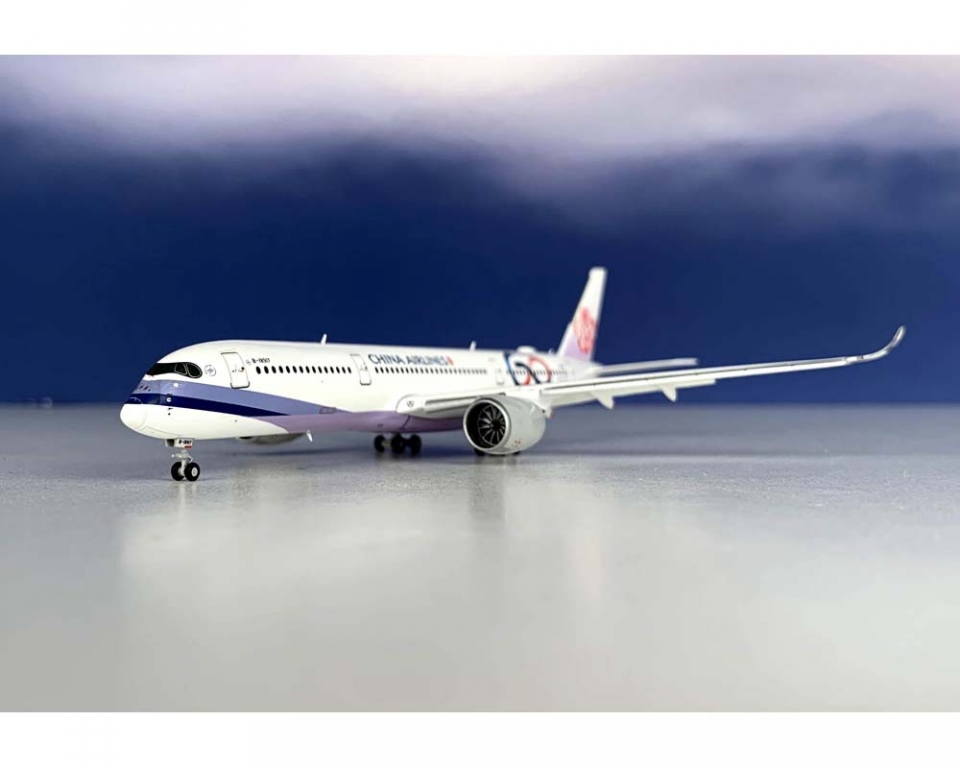 www.JetCollector.com: China Airlines A350-900 60th Aniv, Flaps