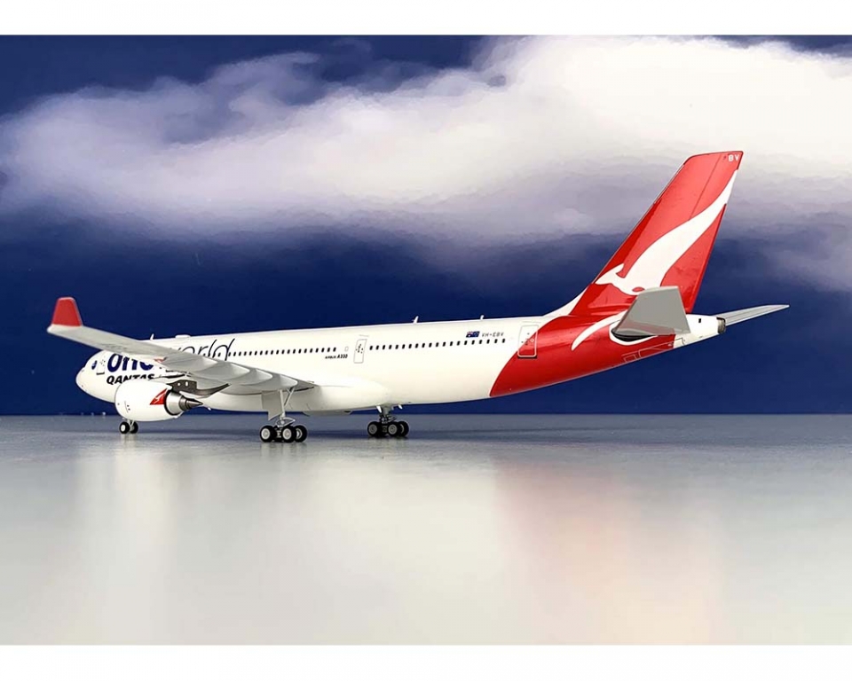 www.JetCollector.com: INFLIGHT QANTAS A330-200 ONE WORLD W/STAND
