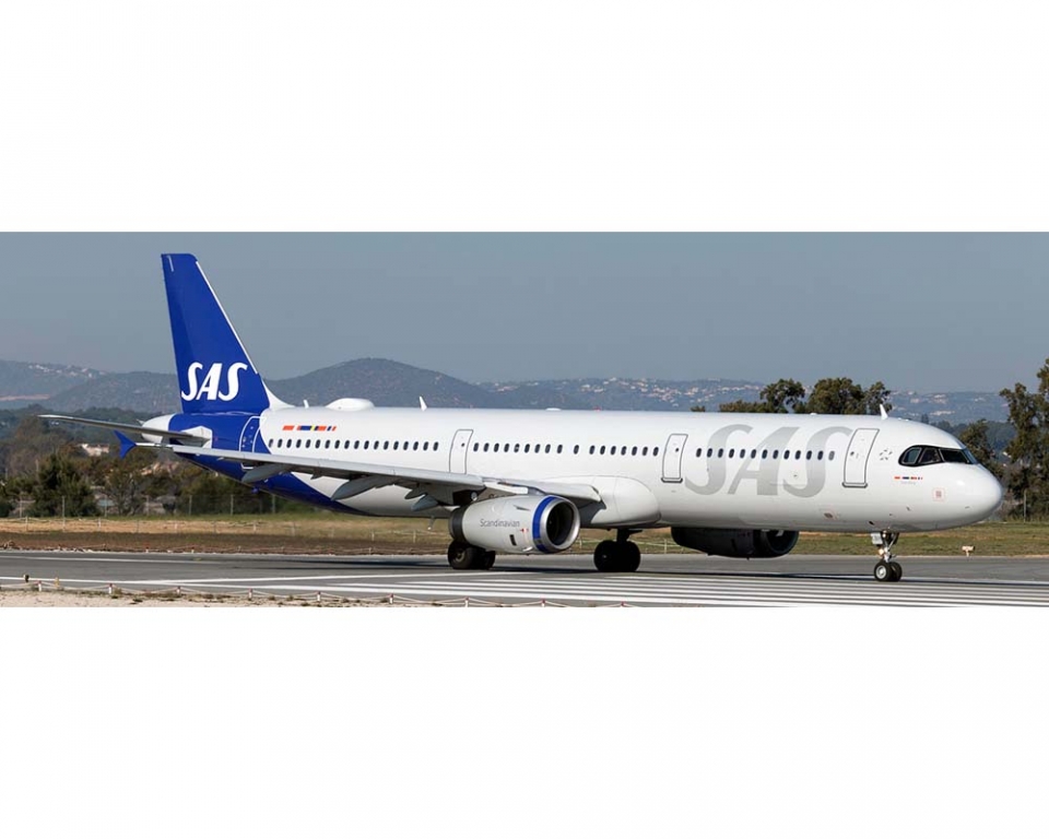 www.JetCollector.com: SAS A321neo w/Stand SE-DMO 1:200 Scale JC